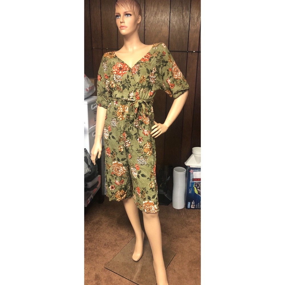 NWOT Xhilaration Romper / Jumper Tie waist